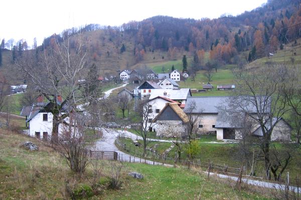 Tolminske Ravne (Tolminske Ravne, Bergstraße ab Tolmin) – Bild 1 vergrößern