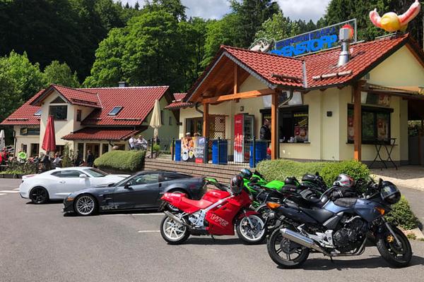 Biker-Boxenstopp Sterngrund (Hotel & Restaurant Sterngrund) – Bild 1 vergrößern