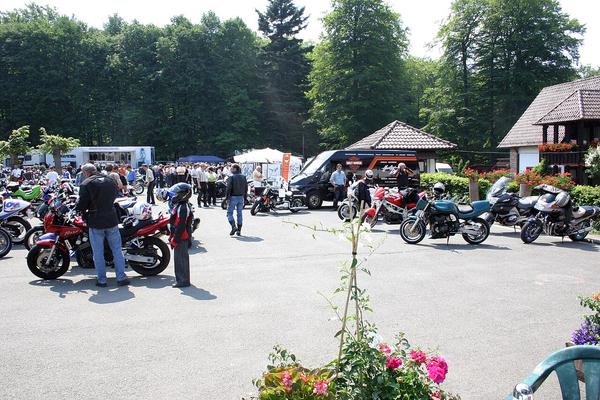 Bikertreff Johanniskreuz (Parkplatz an der B 48) – Bild 2 vergrößern