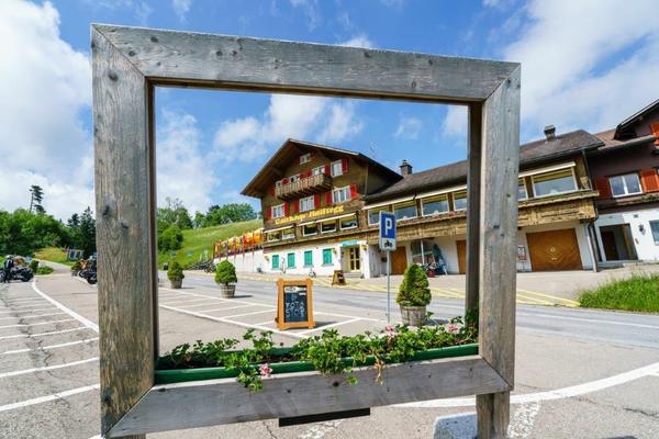 Gasthaus Hulftegg – Töfftreff auf der Hulftegg-Passhöhe – Bild 3 vergrößern