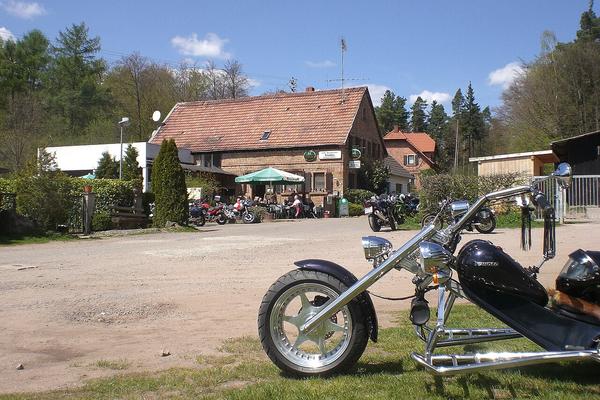 Bikertreff Johanniskreuz (Parkplatz an der B 48) – Bild 3 vergrößern